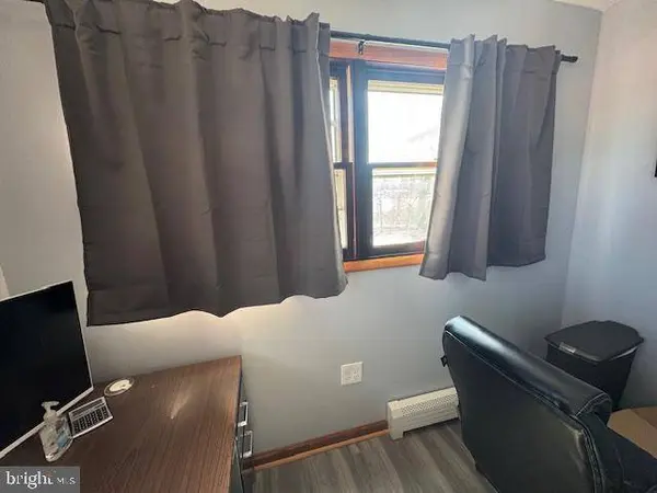4268 S BLACK HORSE PK #(ENTIRE OFFICE), Williamstown, NJ 08094