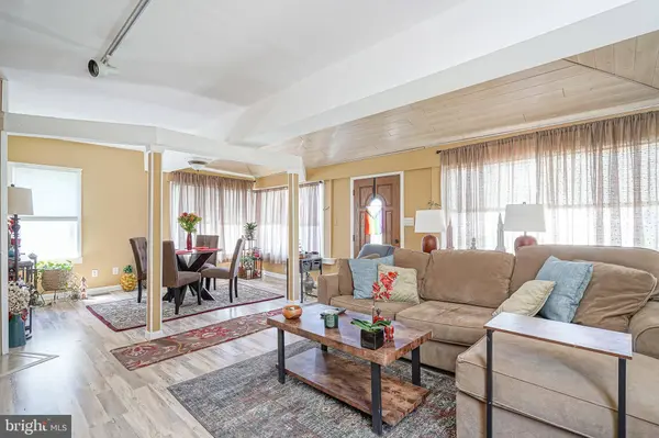 11 E HAINES AVE, Barrington, NJ 08007