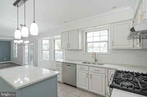 18 BREARLY DR, Sicklerville, NJ 08081