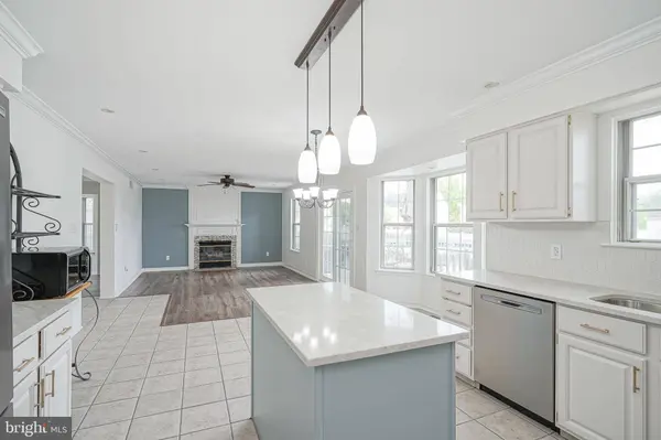 18 BREARLY DR, Sicklerville, NJ 08081