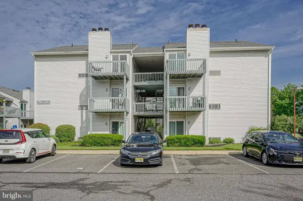 2008 LUCAS LN, Voorhees, NJ 08043