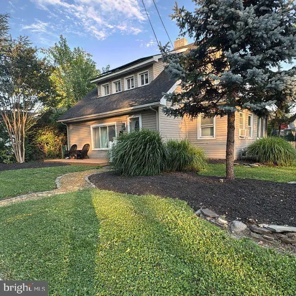 1014 W KINGS HWY, Mount Ephraim, NJ 08059