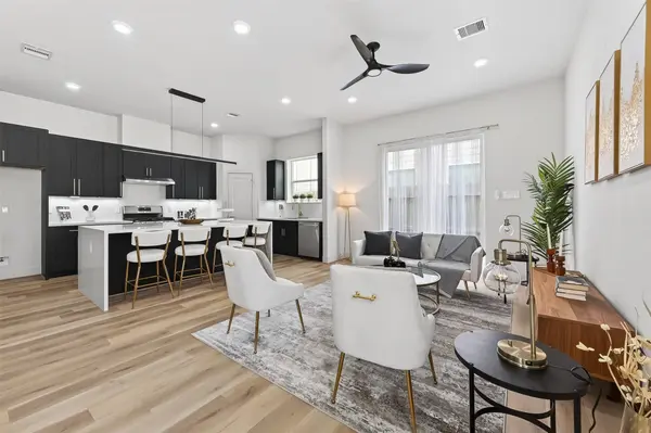 961 Highland Light LN, Houston, TX 77091