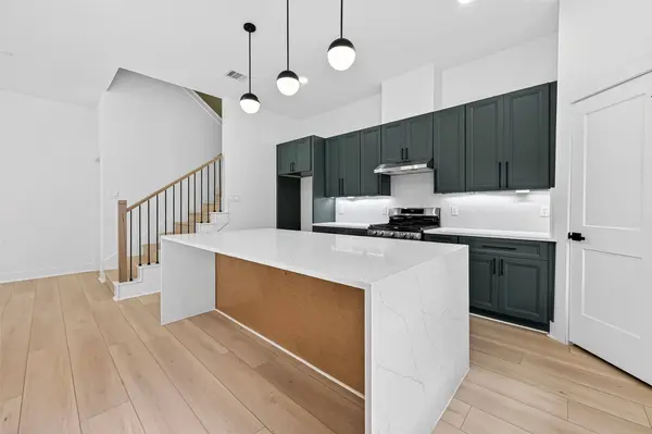 957 Highland Light LN, Houston, TX 77091