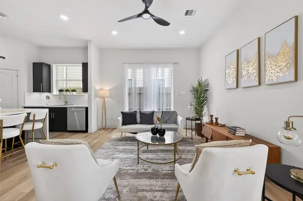 961 Highland Light LN, Houston, TX 77091