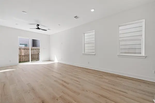 967 Highland Light LN, Houston, TX 77091