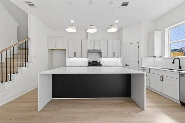 967 Highland Light LN, Houston, TX 77091