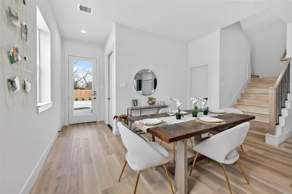 975 Highland Light LN, Houston, TX 77091