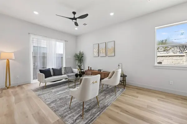 975 Highland Light LN, Houston, TX 77091