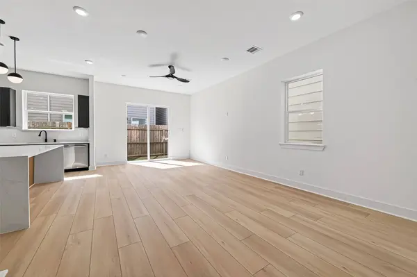 971 Highland Light LN, Houston, TX 77091