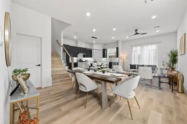 975 Highland Light LN, Houston, TX 77091