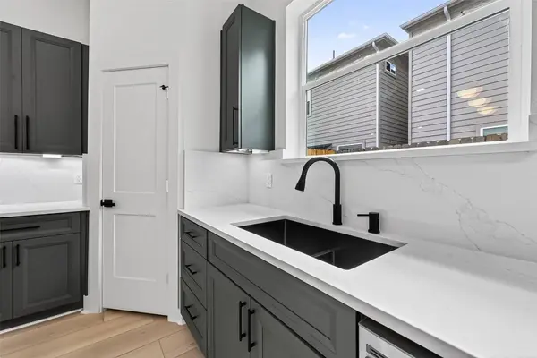 971 Highland Light LN, Houston, TX 77091