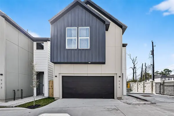 975 Highland Light LN, Houston, TX 77091