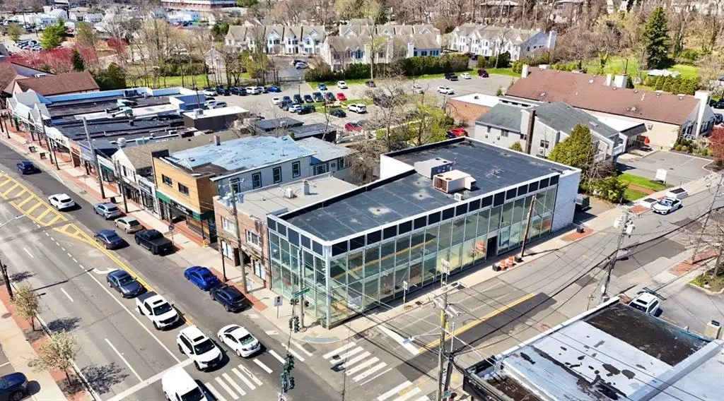 115 E Main St, Smithtown, NY 11754-3810