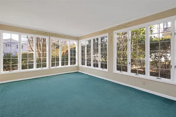 695 Hunt Ln, Manhasset, NY 11030-2759