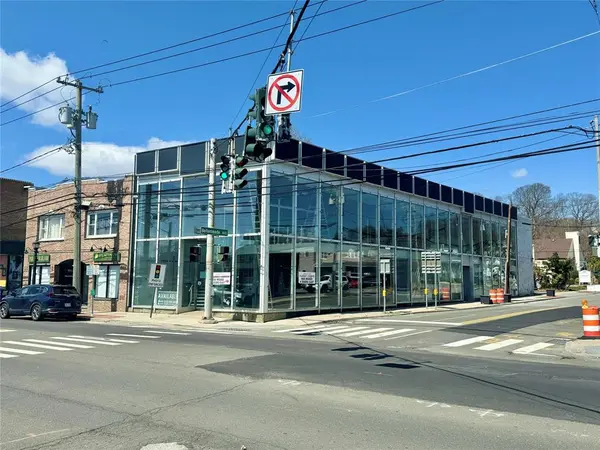 115 E Main St, Smithtown, NY 11754-3810