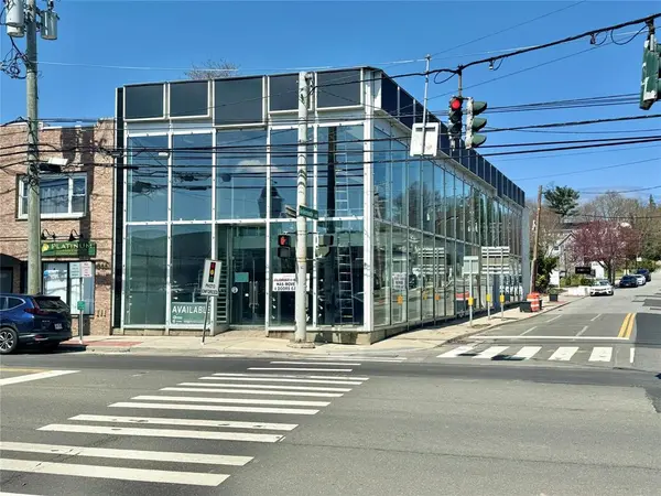 115 E Main St, Smithtown, NY 11754-3810