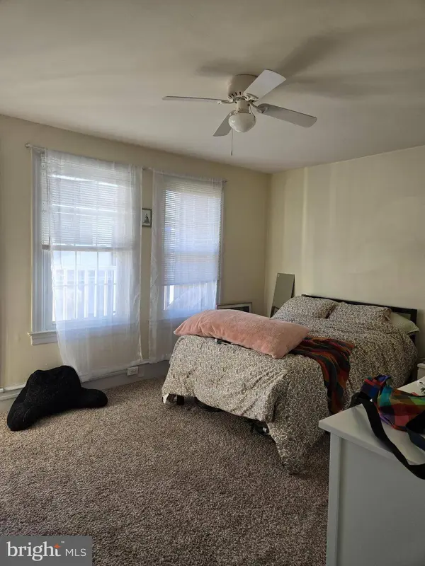 32 S BROADWAY, Pitman, NJ 08071