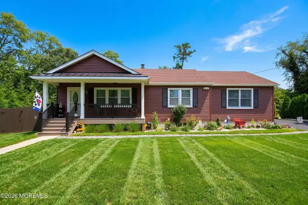 15 Bayberry Avenue