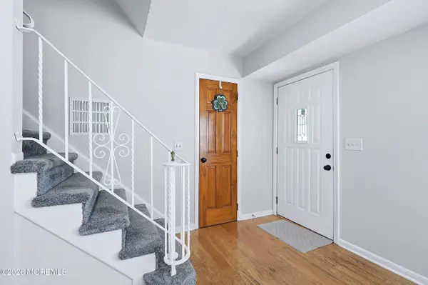 9 Poplar Street, Howell, NJ 07731