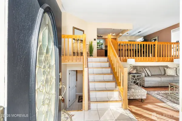 56 Sami DR, Howell, NJ 07731