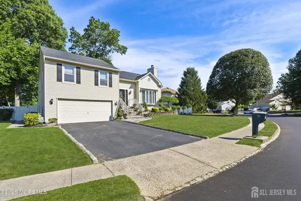 56 Sami DR, Howell, NJ 07731