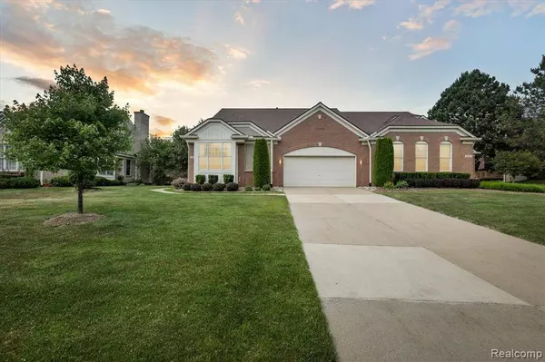 1921 Dunham Drive, Rochester, MI 48306