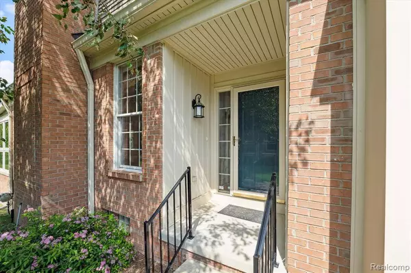 1921 Dunham Drive, Rochester, MI 48306