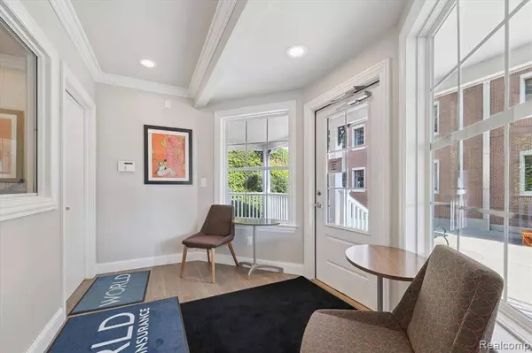 127 W University Drive, Rochester, MI 48307