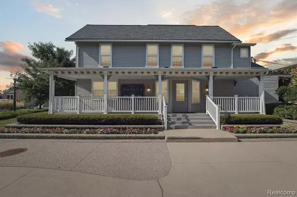 127 W University Drive, Rochester, MI 48307