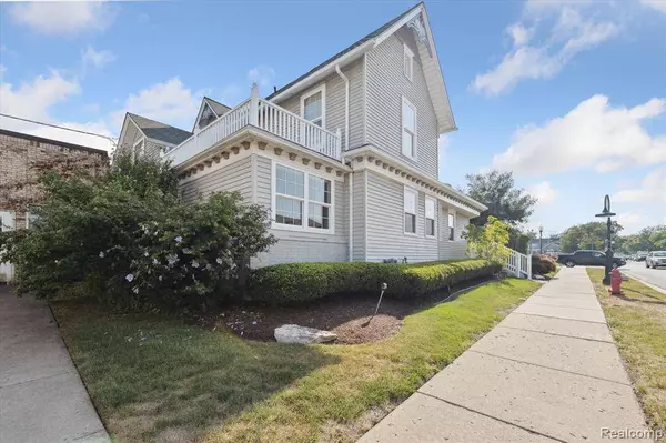 127 W University Drive, Rochester, MI 48307