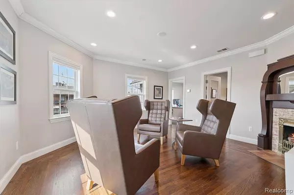 127 W University Drive, Rochester, MI 48307