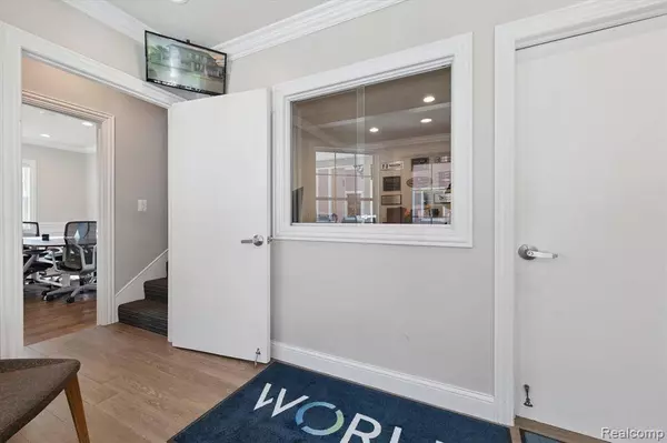 127 W University Drive, Rochester, MI 48307