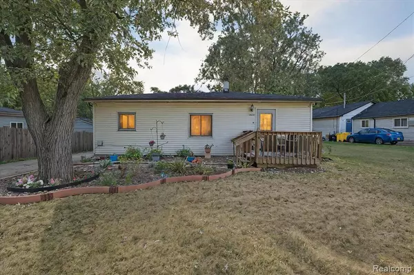 7474 River Vista Street, Utica, MI 48317