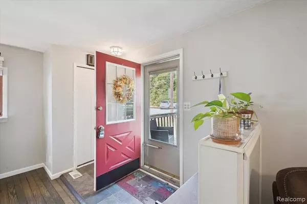 7474 River Vista Street, Utica, MI 48317