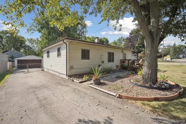 7474 River Vista Street, Utica, MI 48317