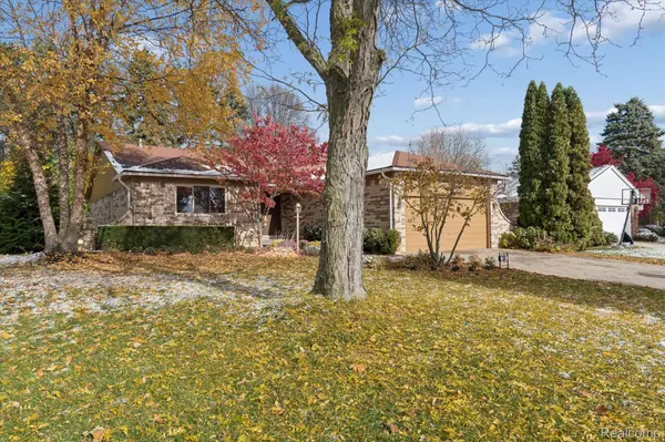 634 Lockport RD, Rochester Hills, MI 48307