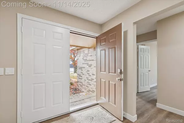 634 Lockport RD, Rochester Hills, MI 48307