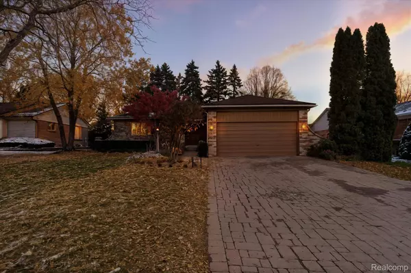 634 Lockport RD, Rochester Hills, MI 48307