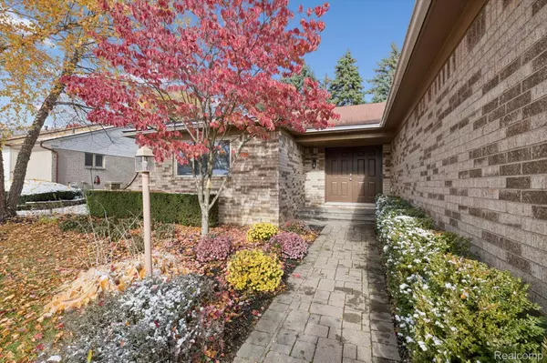 634 Lockport RD, Rochester Hills, MI 48307