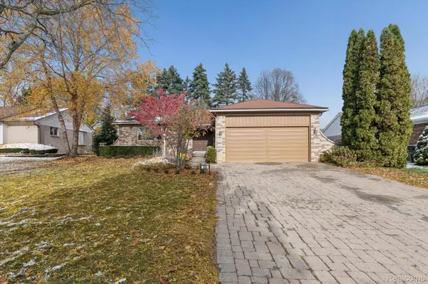 634 Lockport RD, Rochester Hills, MI 48307