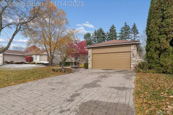 634 Lockport RD, Rochester Hills, MI 48307