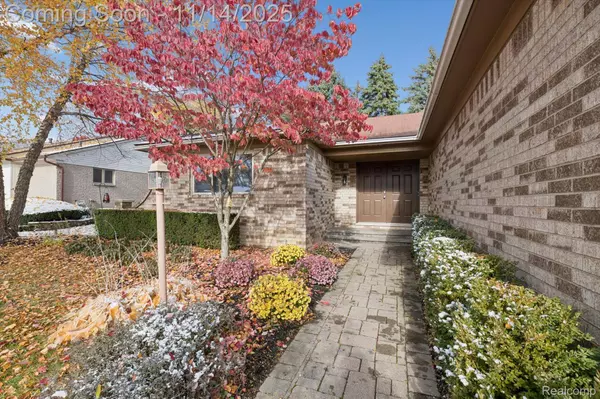 634 Lockport RD, Rochester Hills, MI 48307