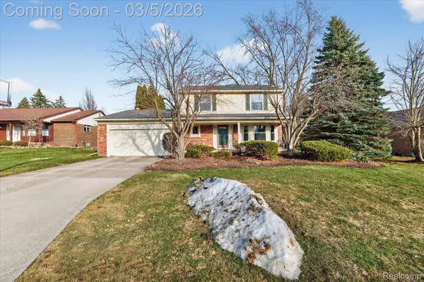 2075 Elkhorn DR, Rochester Hills, MI 48307