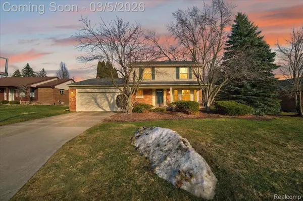 2075 Elkhorn DR, Rochester Hills, MI 48307