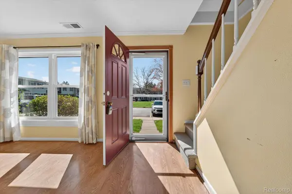 1121 Marquette CT, Rochester Hills, MI 48307