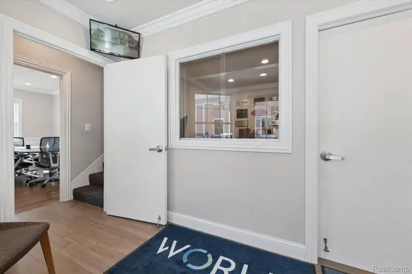 127 W University DR, Rochestercity_oakland, MI 48307