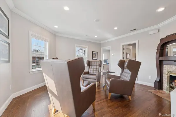 127 W University DR, Rochestercity_oakland, MI 48307