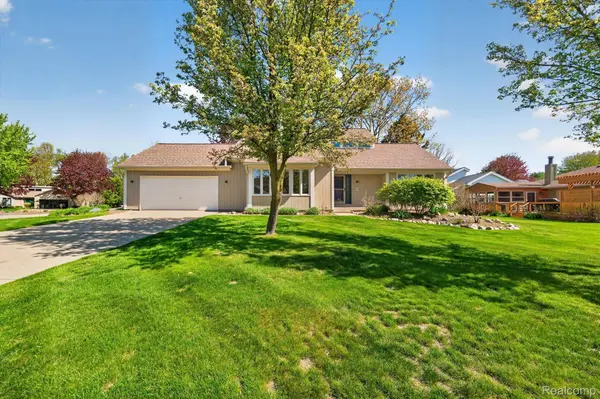 2476 Cedar Key DR, Orion Charter Township, MI 48360