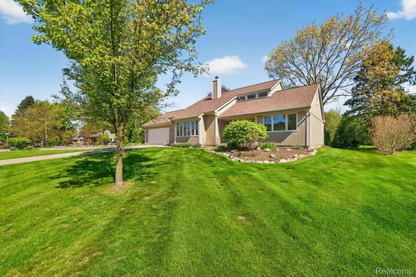 2476 Cedar Key DR, Orion Charter Township, MI 48360